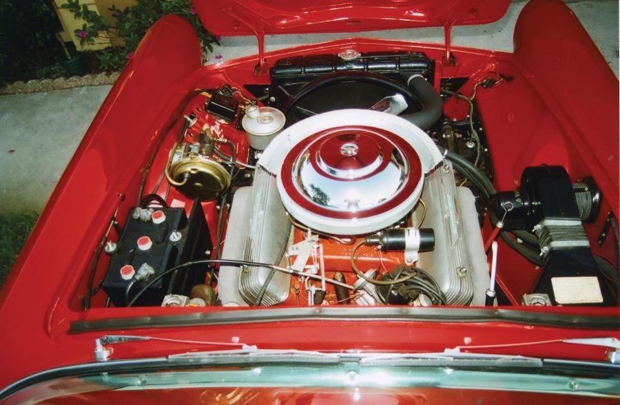 Моторный отсек Ford Thunderbird (P5/40) 1955 года  (фото 64 из 128)